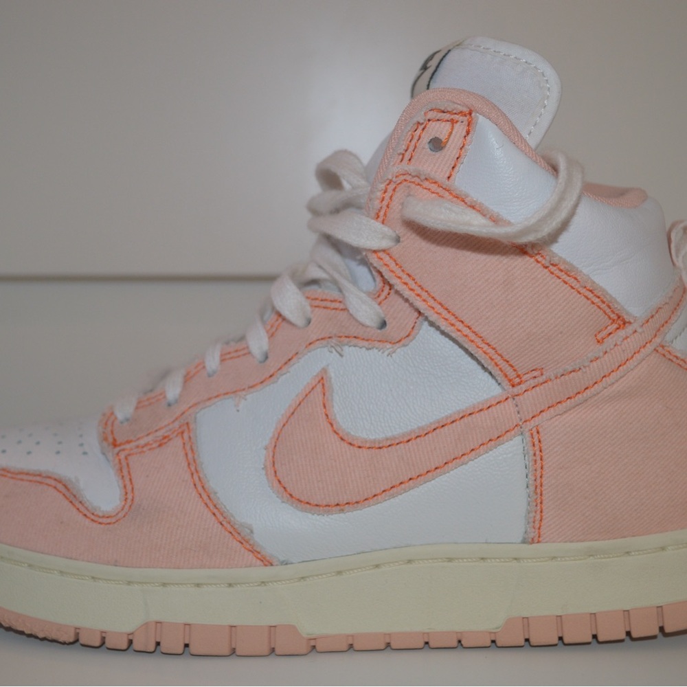 Nike Dunk High1985 (Arctic Orange). Women’s 8.5. White and Pink Nike High Dunks.